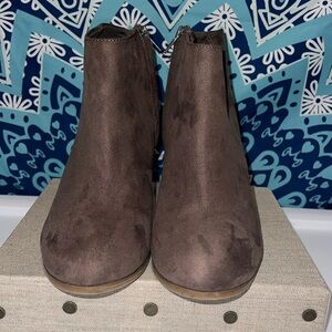 Women’s Fall Brown Booties Size 9 Old Navy